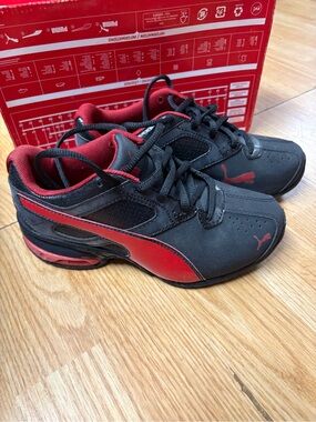 Puma Kids Black and Red Low-Top Sneakers
